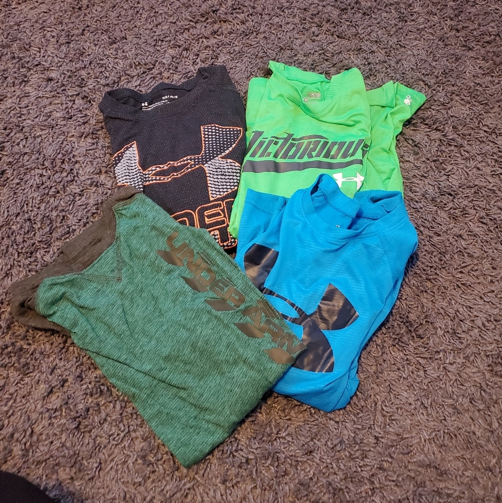 Lot of 4 UA long sleeved